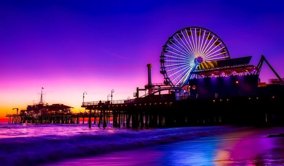  Amusement park at the beach