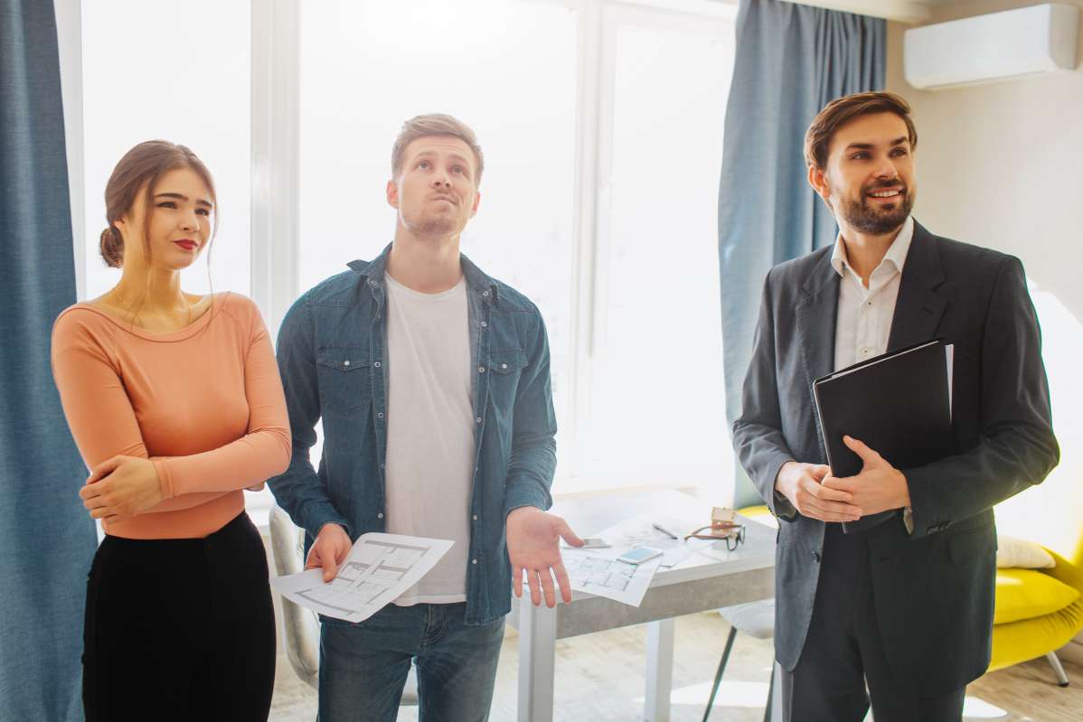  A couple and a landlord impatiently waiting for a Los Angeles moving company